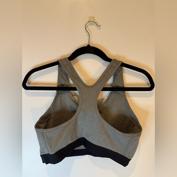 Nike Dri Fit Grey Sports Bra With Racer Back Size L - Picture 2 of 3
